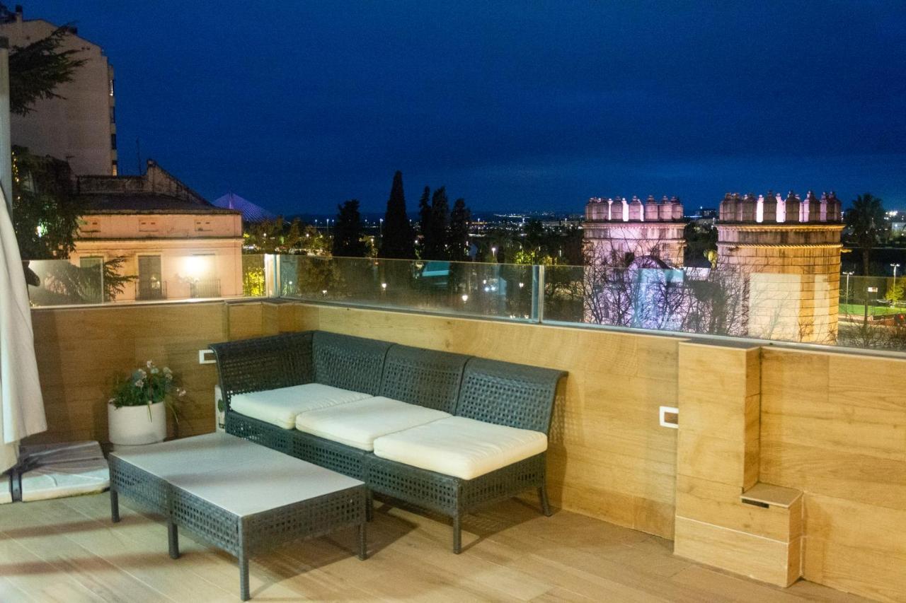 Alojamientos Puerta Palma Con Vistas Y Parking Бадахос Экстерьер фото