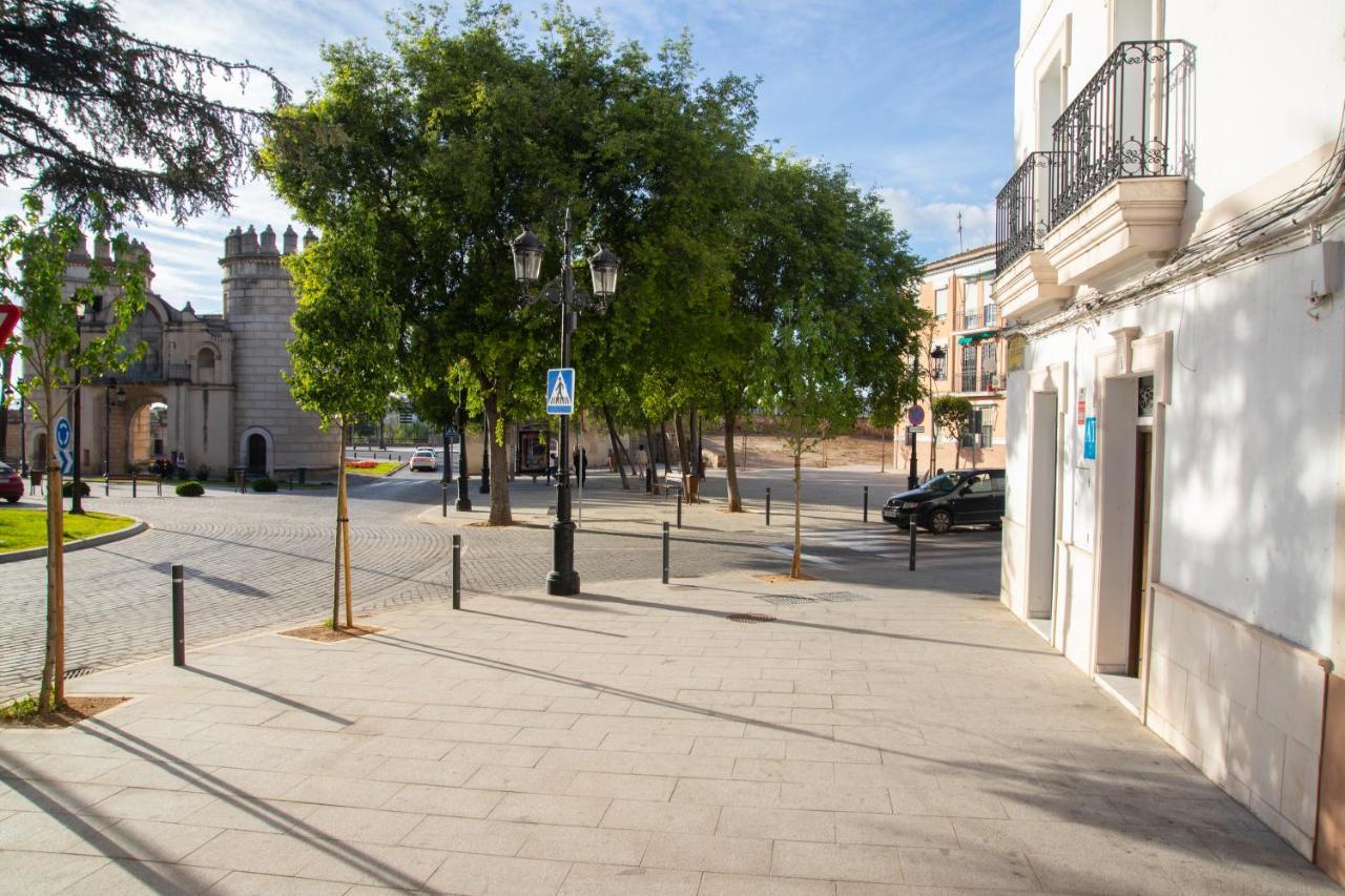 Alojamientos Puerta Palma Con Vistas Y Parking Бадахос Экстерьер фото